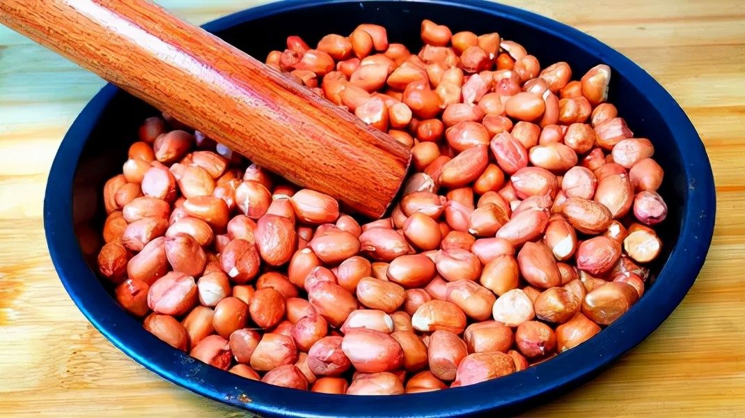 慢性疾病|高血压人群吃花生,到底是升血压还是降血压?用新研究结论告诉你