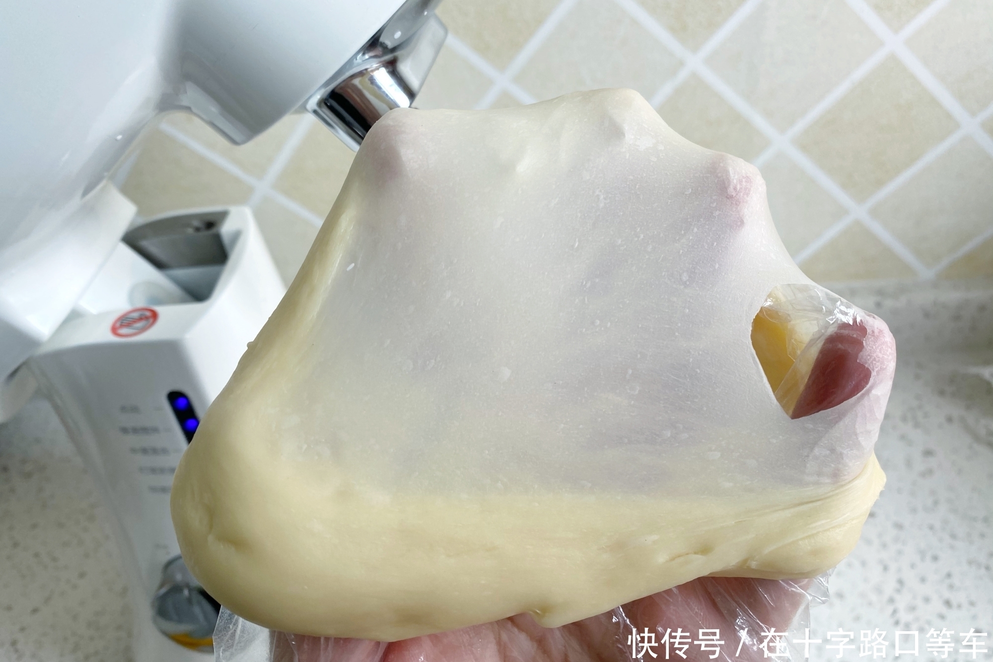 面团|自制吐司不好吃?试试此方法,1次发酵简单省事,奶香十足又美味