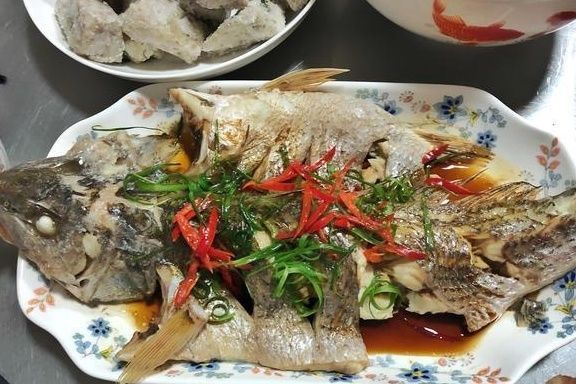 七夕外婆家聚餐,舅妈做了满满2桌菜,网友:还是农村好,真不错