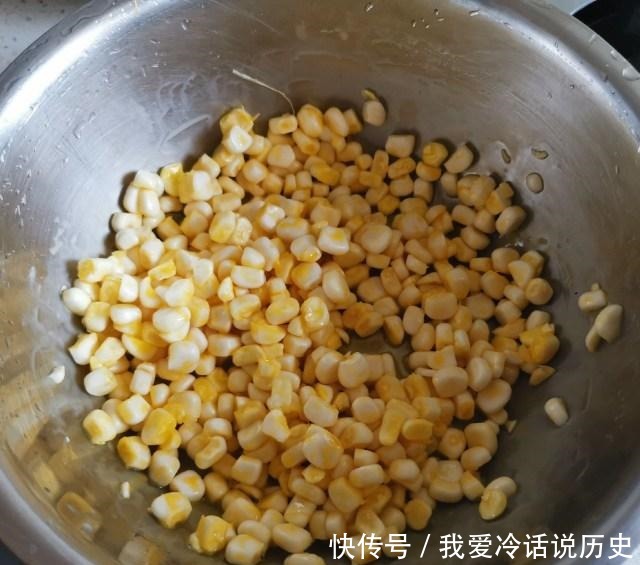 金沙玉米,金黄酥脆,干香好吃,也可做零食吃!