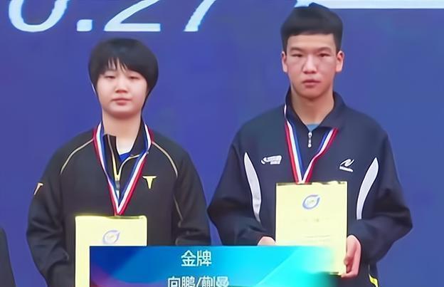 纵歌曼|赢了!蒯曼4-1强势夺冠,赛后低头紧盯奖牌,刘国梁给特殊待遇