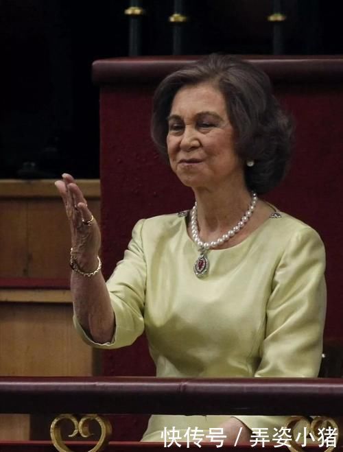 珠宝|西班牙王室珠宝欣赏,项链能拆卸成手镯,设计独特巧妙