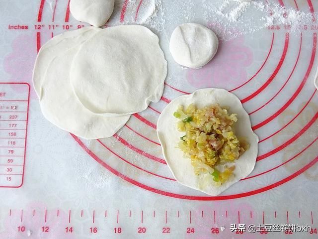 蒸饺|八月，要吃一顿这个馅的饺子，薄皮馅大，鲜香开胃，舒心贴秋膘