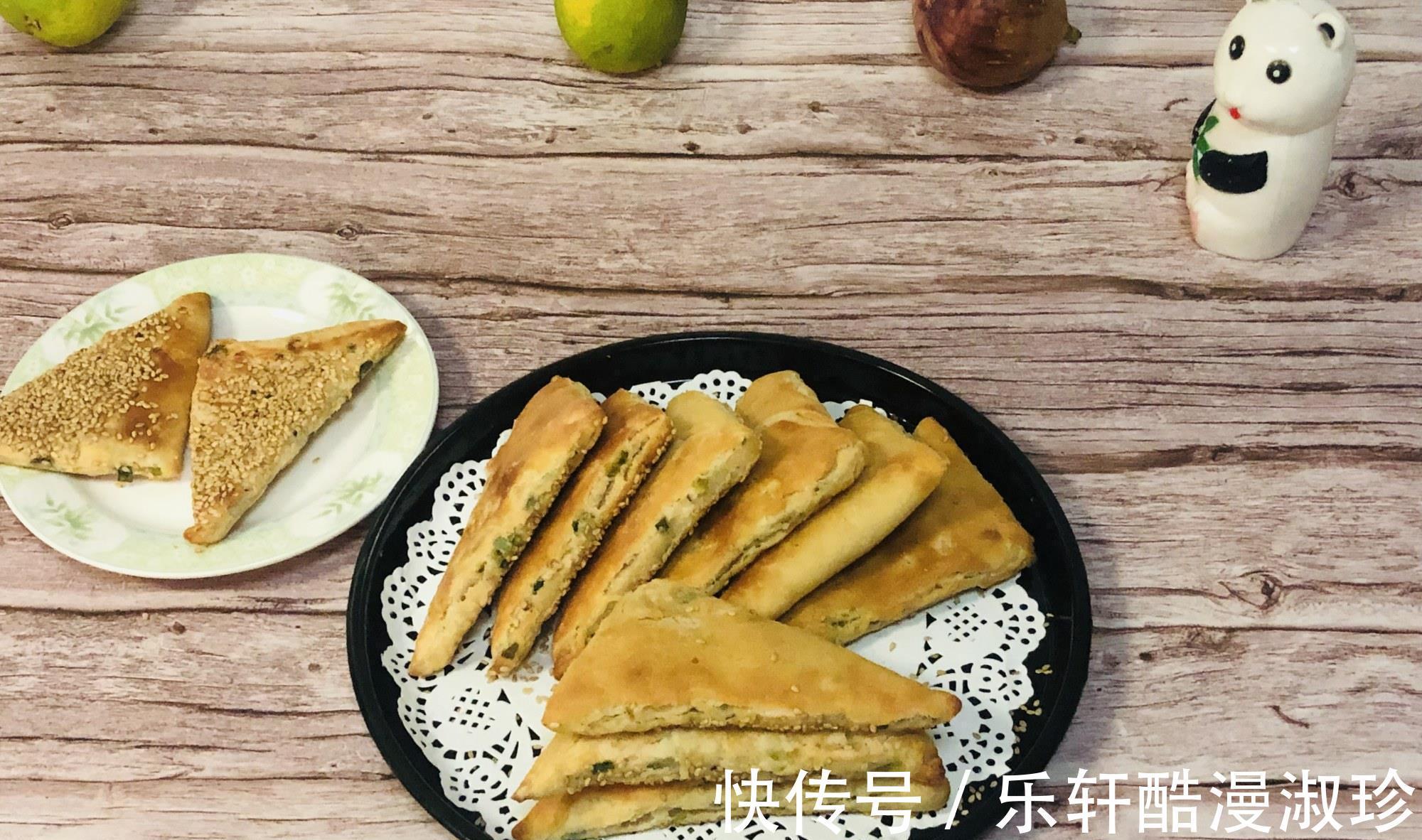 干面粉|三角葱油饼制作简单，一卷一切就成，可烙可烤，焦香酥脆