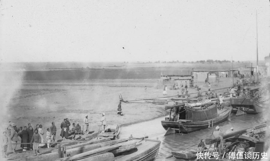 服装|晚清老照片：男人展示辫大辫子，女子展示肥大的服装和小脚