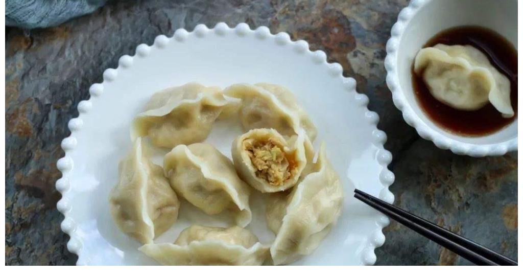 调白菜馅饺子，最忌用盐杀水，十几年老配方告诉你，饺子馅鲜多汁