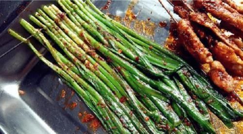 开心|老板希望你多拿的烧烤食物,越拿多越开心,你以后还买吗