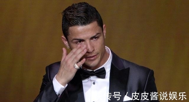 阿森纳|CR7双响球王狂喊球王，8年前“约定”被撕毁，足坛欠C罗1金球奖！