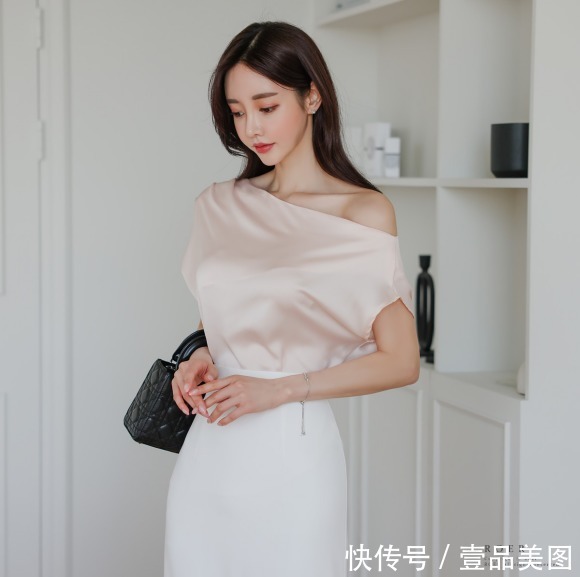 时尚|女神孙允珠时尚搭配:荧光驼色淡粉斜肩白瓷鱼尾裙