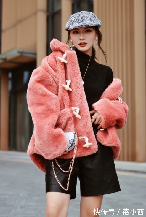 半身裙 冬季穿搭要有女人味,试试“毛茸茸的外套”,精致与温柔感都有了