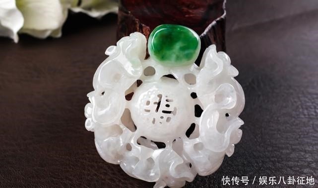 镂空|翡翠最常见的镂空雕刻工艺你了解吗