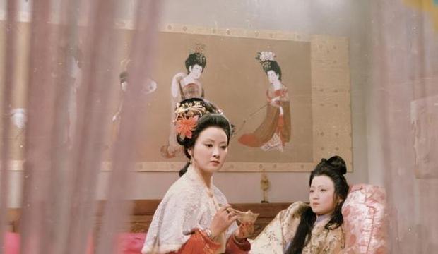 衣服$病得起不来床，还要换几次衣服，秦可卿的难言之隐，元春感同身受