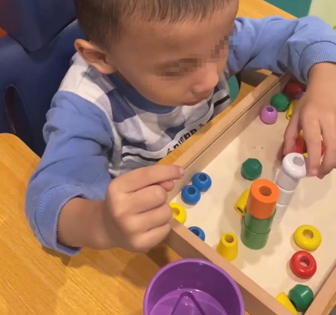 方案|0-3岁宝宝精细运动发展训练方案,建议家长一定要收藏!