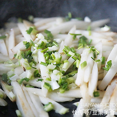 萝卜|#一口新年味，全家享佳味#开胃消食快手养生菜-「糖醋萝卜皮」