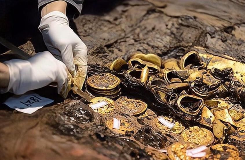 出土|几平方大的“厕所墓”,却挖出无数珍宝,专家猜测:墓主是盗墓贼