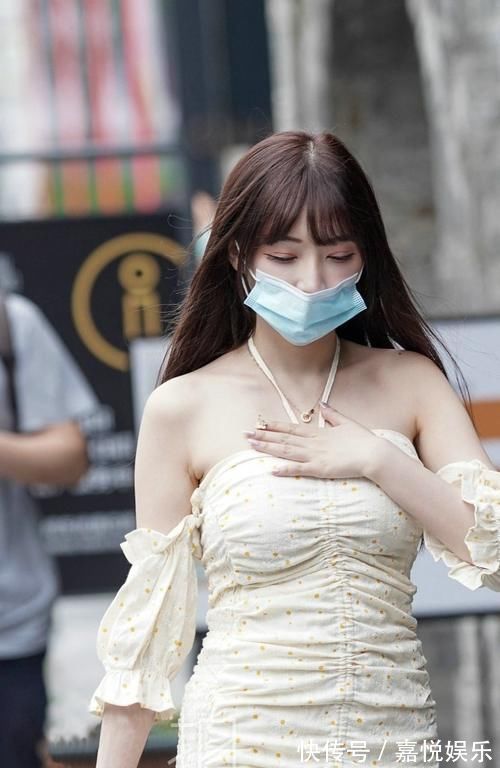 衣服 一个超级有气质的美女,腰身单手可握,好想带她去环游世界