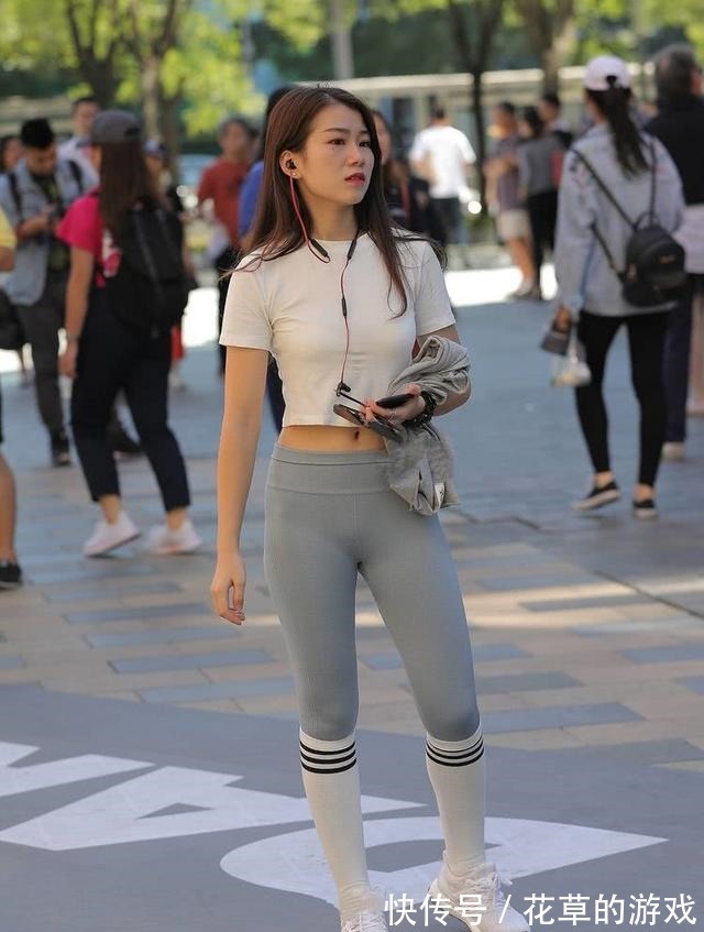 打底衫 黑色修身打底衫搭配打底裤,温柔知性,潇洒自信!