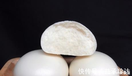 冬天发酵蒸馒头,不用酵母粉,用上1个小技巧,快速发满一大盆