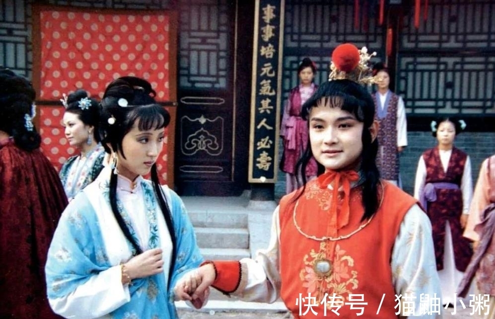 賈環@賈寶玉有大名嗎?你把“賈璉、賈珠、賈環”合起來念,缺啥就是啥