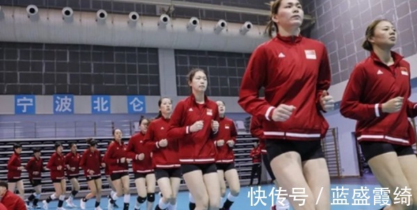 朱婷|中国女排确定世锦赛目标,朱婷携手留下疑问,闹剧之后期待郎平!