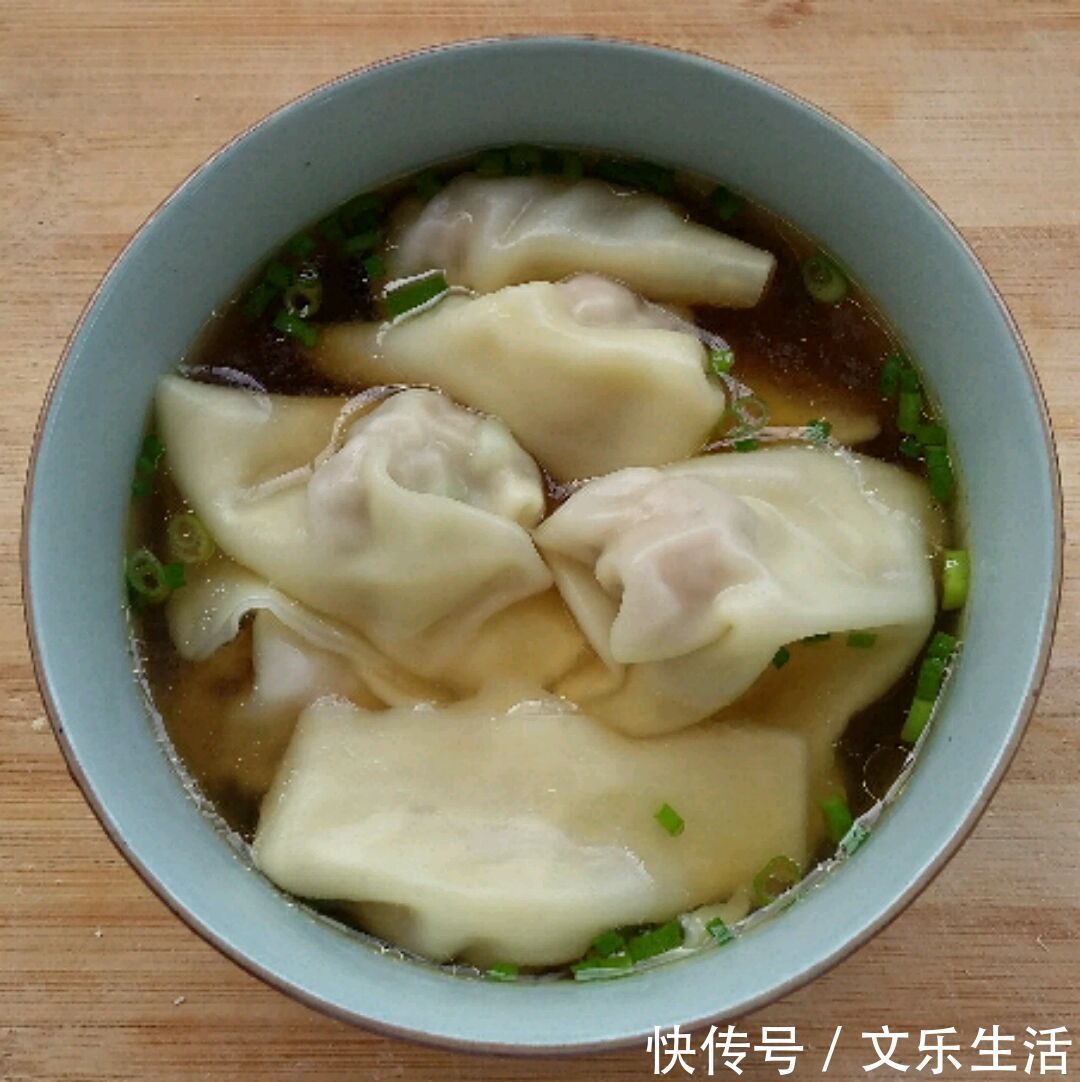 猪肉|教你营养好吃的芹菜猪肉馄饨,简单易学很美味,孩子嚷着吃不够