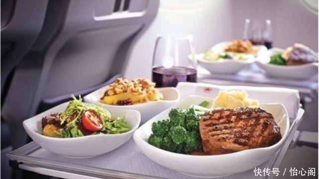 让人|中国飞机餐VS国外飞机餐,看完印度的我,直接把手里餐“扔了”