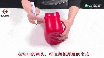 打火机|家里的洗衣液瓶别扔,这样剪2刀,可以省下买熨斗的钱!