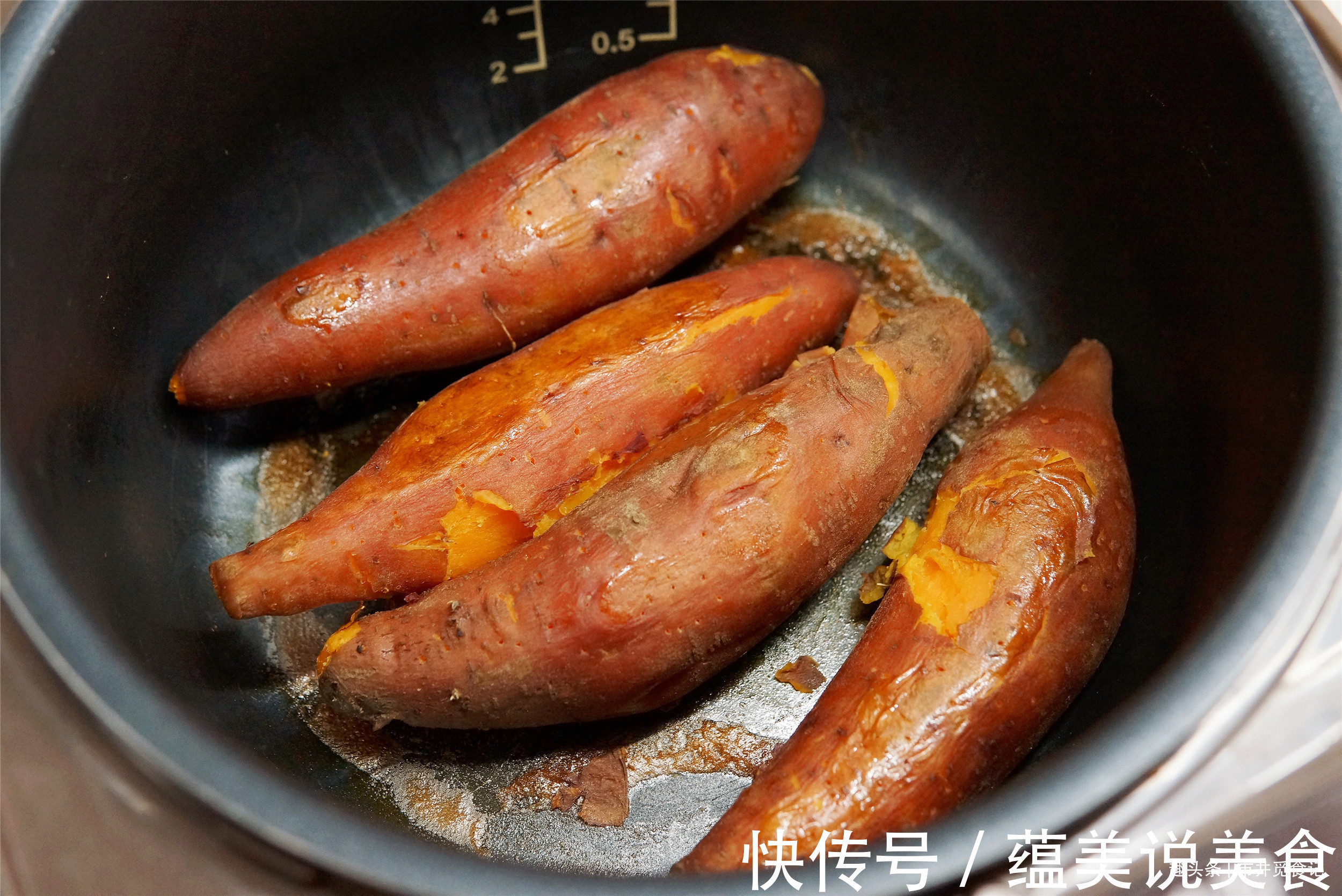 在家烤红薯,扔电饭锅里就搞定,香甜流蜜,简单实用,不用买了