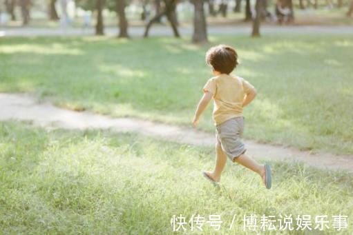 宝宝|“早穿鞋”和“总光脚”的孩子,发育差别太大,父母别再自作聪明