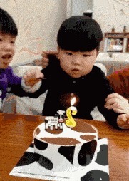 |搞笑GIF趣图:说实话,这钢琴真不错!有谁知道是什么牌子的?