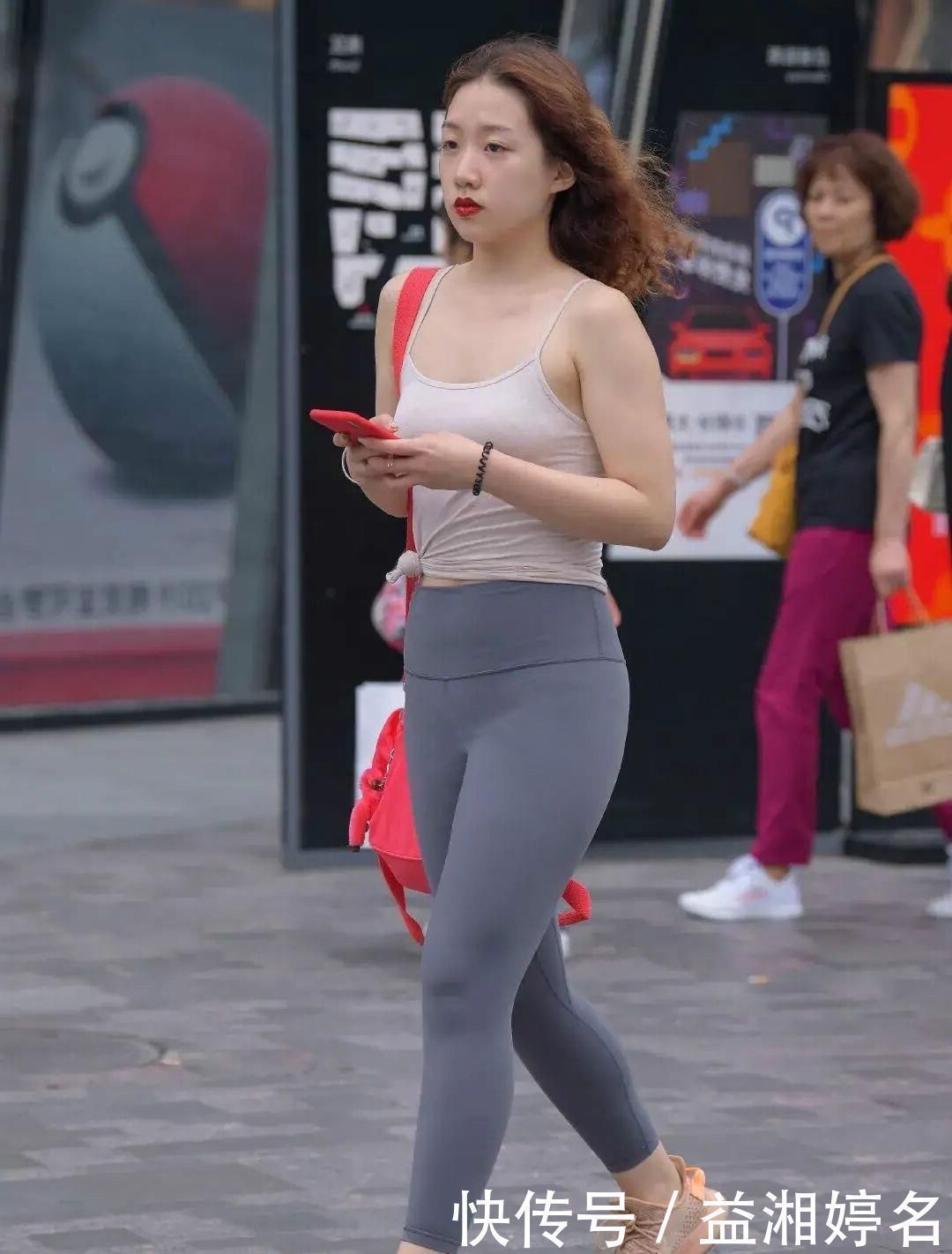 身材高挑|腿粗的女孩,穿打底裤也有“风险”,一不小心就成了“五大三粗”