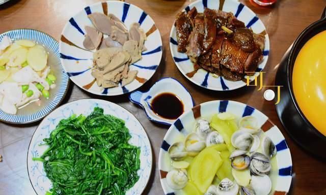 中午|周末白天陪爸妈外出,晚上就清空冰箱,简单5个菜吃得很舒服