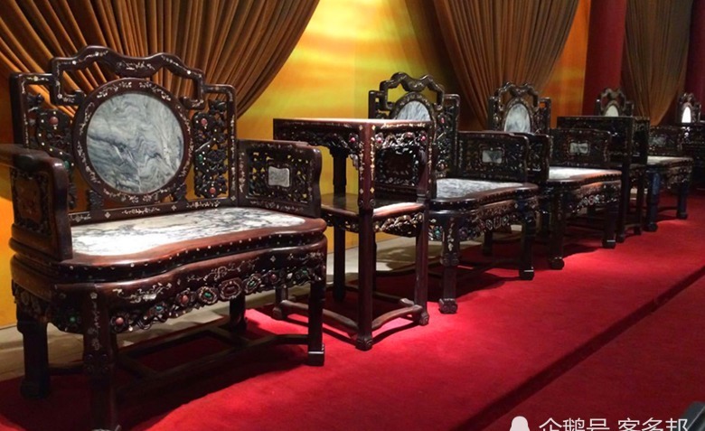 地主|大地主刘文彩的庄园:紫檀木座椅为洪秀全遗物,图8为贴金大龙床
