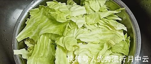 做法|教你凉拌包菜的做法,牢记这几点,成菜好吃下饭,做法简单又营养!