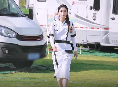 鲜厨100|周也腰又细了，穿小号“厨师服”都有点松，需要时不时用手提着