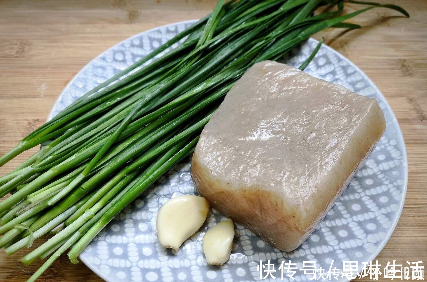孩子|韭菜和它是天生一对，简单一炒，鲜美可口又滑爽，上桌孩子盯着抢