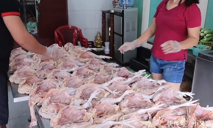 种熏鸡|夫妻俩巷尾卖“它”,98一只,每天只卖200只,有人驱车50里来买