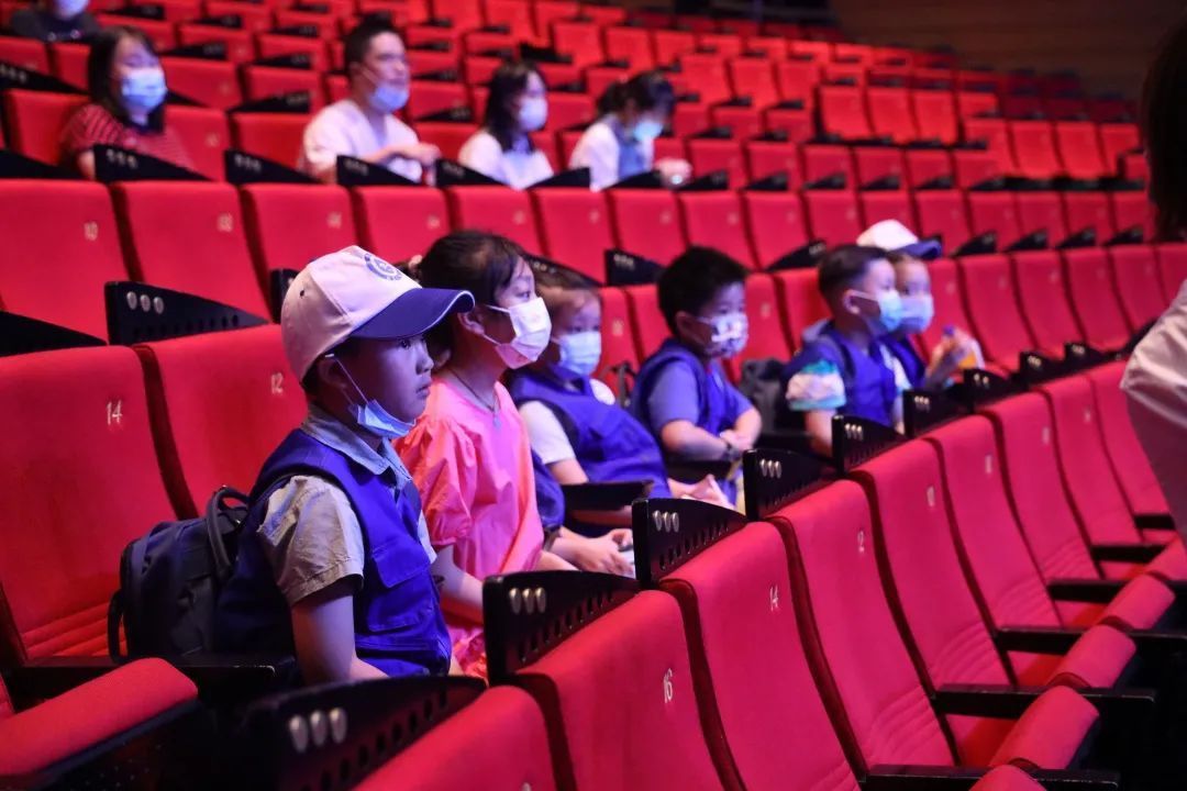 话剧|蓝媒小记者探班著名导演赖声川首部亲子剧《蓝马》