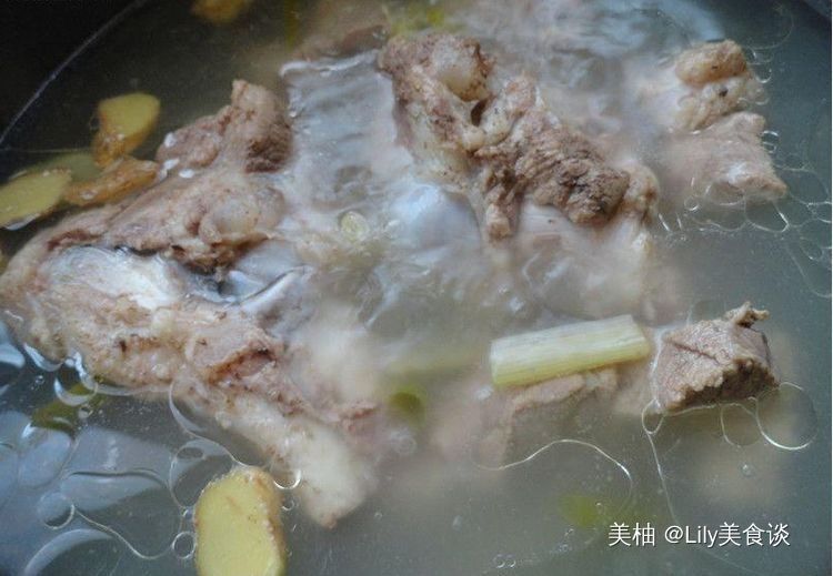  装盘备用|冬天不喝这碗汤可惜了，一大碗下肚暖胃又暖身，还补钙、增强体质