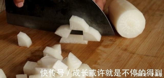 天冷了，遇到这菜别错过，2毛钱一斤，锅中炖一下，比吃肉还下饭