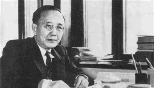 回骂|郭沫若用四字骂鲁迅,鲁迅竟回骂五字,道尽了郭沫若的一生