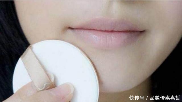 不管涂什么口红别直接抿,教你3个口红小技巧,时刻做精致女人