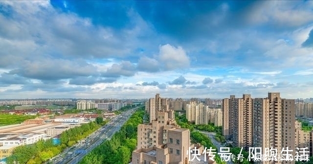 新房|买房是选“老破小”还是“郊区新盘”内行人给出答案，幸好做对