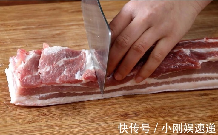 猪肉别冻进冰箱了,农村奶奶教我4个土方法,不解冻,和鲜肉一样