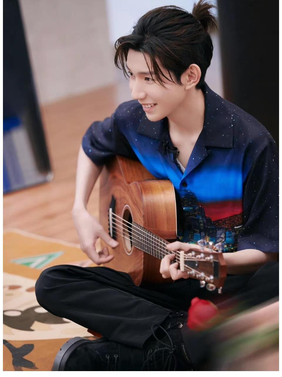 创作|王源在节目中真诚分享写歌技巧，即兴创作引关注，网友：不容小觑