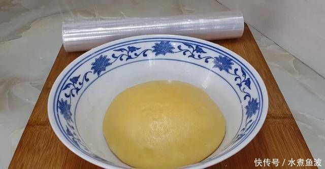 保鲜膜|面包很好吃，有4个鸡蛋，又软又甜，不用烤箱你就能成功