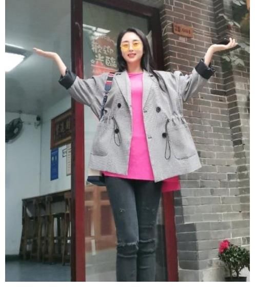 星光大道一夜成名，出名之后沒(méi)去撈金，而是被人包養(yǎng)成情婦