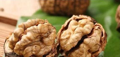 核桃中被人们扔掉的部分,泡水喝避免起夜、改善睡眠效果喜人