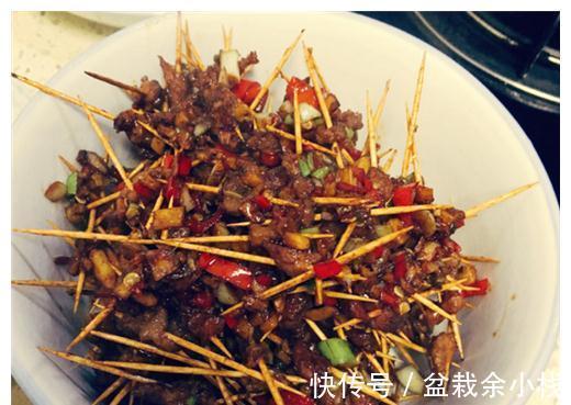 此零食,孩子隔三差五的馋,香辣入味,下酒又下饭,小白也能学会