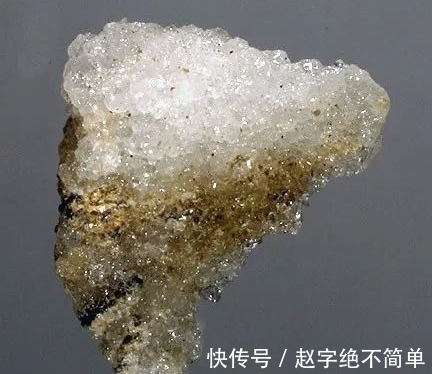 白色|为什么饮品店的冰块是透明的，我冻得却是白色的？
